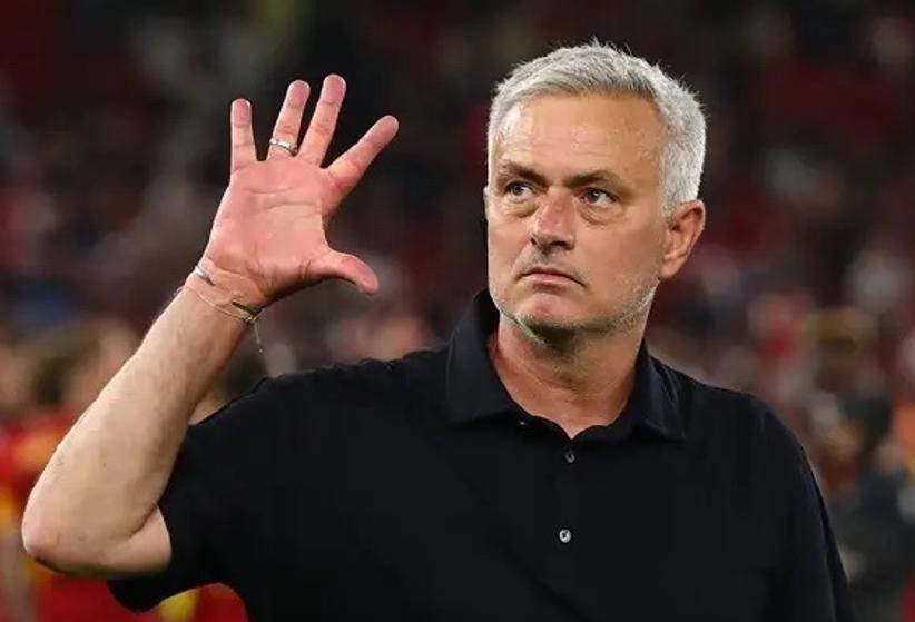 波尔图7连胜领跑，穆帅争冠路艰难